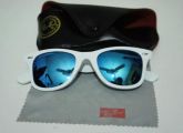 Ray Ban Wayfarer branco c/ lentes azuis espelhadas = R$80